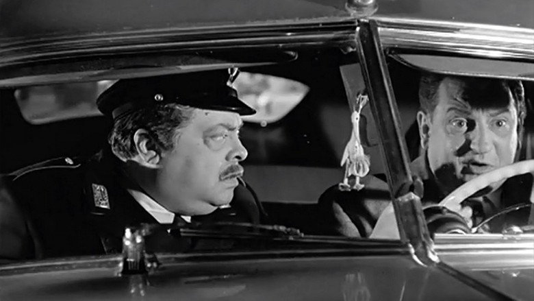 кадр из фильма Полицейские и воры