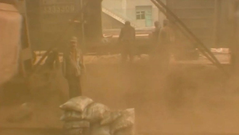 кадр из фильма 铁西区第一部：工厂