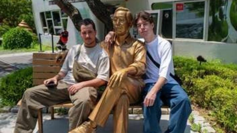 кадр из фильма Souvenirs - le fabuleux voyage de Seb et Sofyan