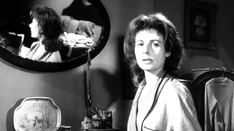 кадр из фильма Женщина в халате