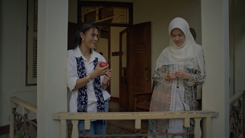 кадр из фильма Dua Hati Ibu