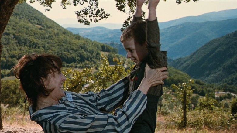 кадр из фильма Жизнь прекрасна