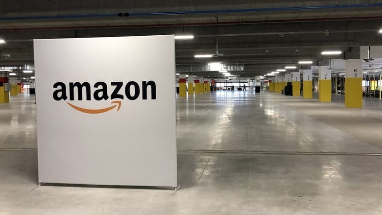 кадр из фильма Amazon, le défi logistique