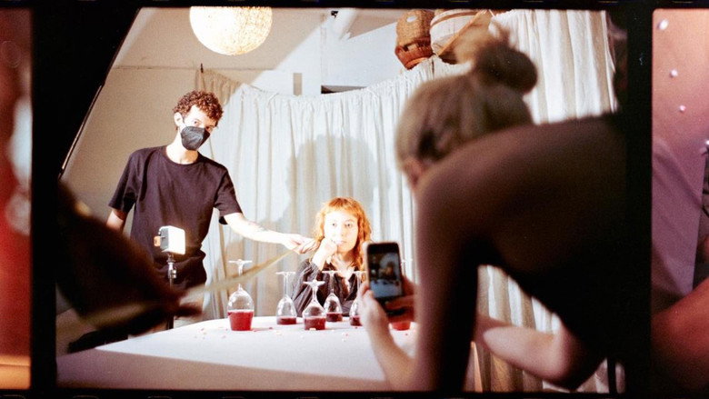 кадр из фильма Overdose Surrealista