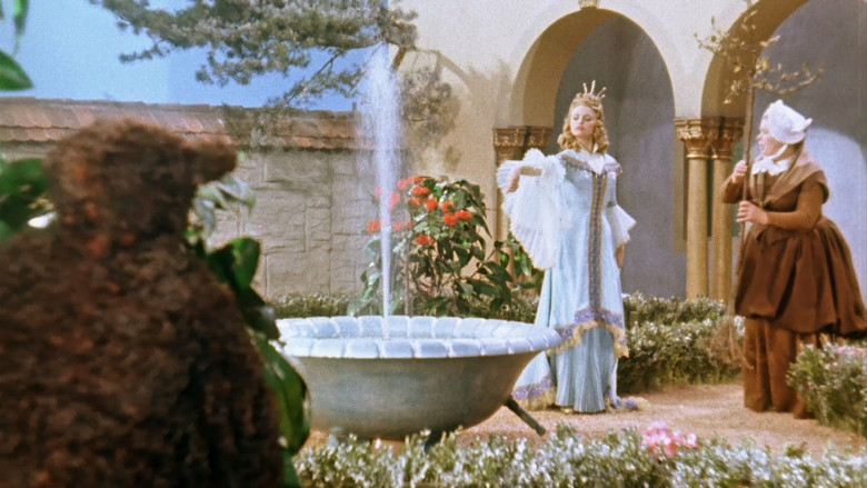 кадр из фильма Поющее, звенящее деревце