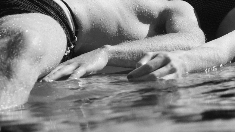 кадр из фильма Посторонний