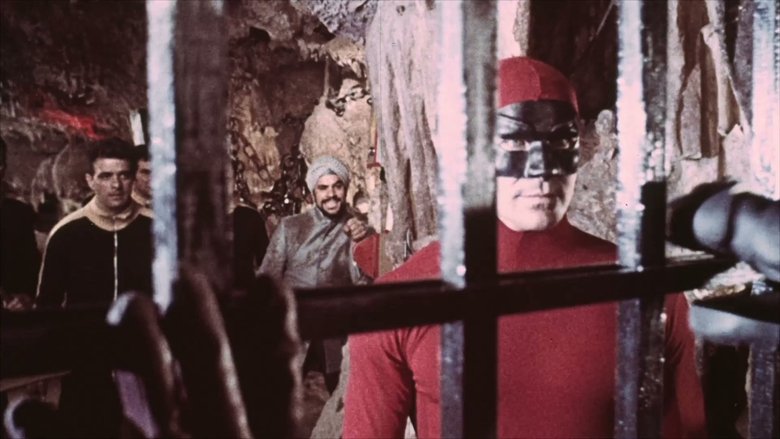 кадр из фильма L'invincibile Superman