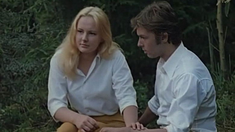 кадр из фильма Первое лето