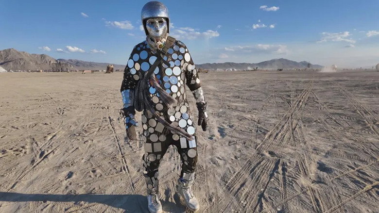 кадр из фильма Burning Man, le désert de tous les possibles