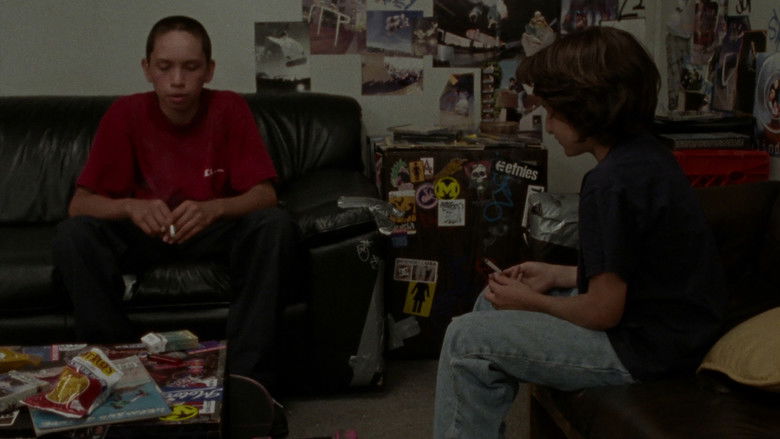 кадр из фильма Середина 90-х