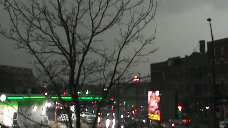 кадр из фильма rainy streets