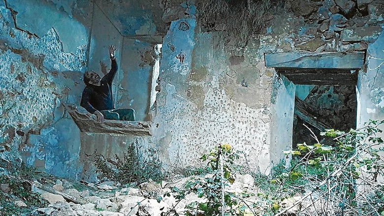 кадр из фильма La Villa del Seis