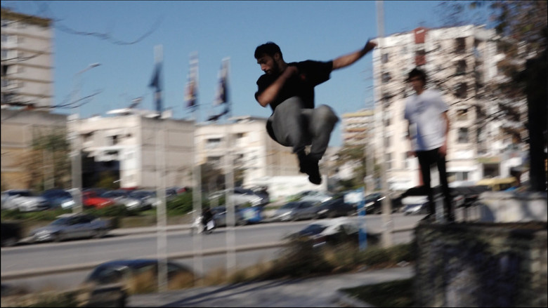 кадр из фильма Ρυθμοί της πόλης: Το παρκούρ στην Θεσσαλονίκη