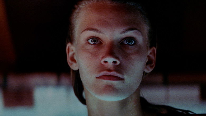 кадр из фильма Особь