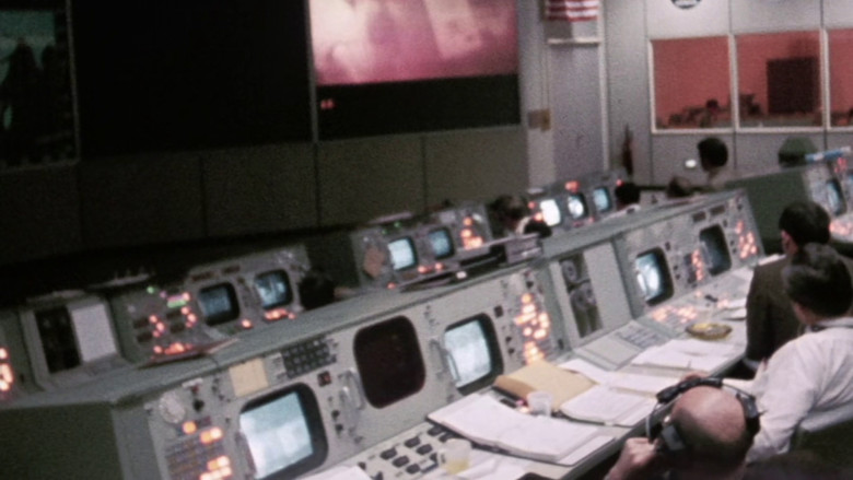 кадр из фильма Для всего человечества