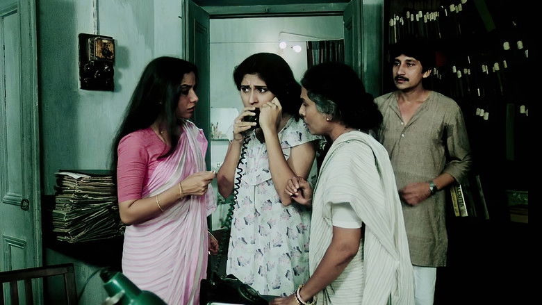 кадр из фильма एक दिन अचानक