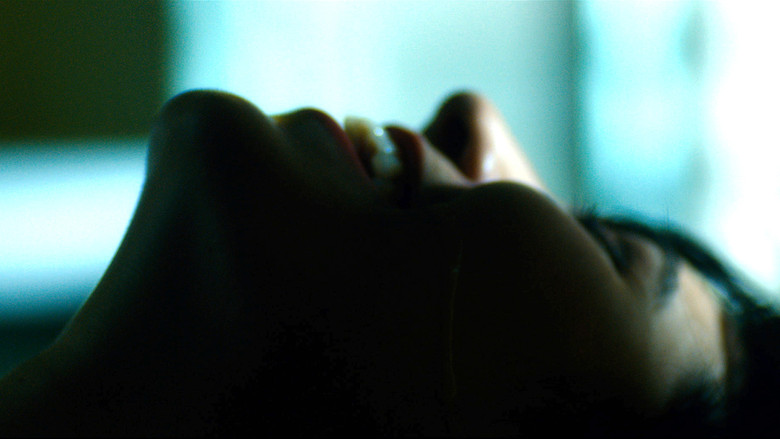 кадр из фильма Pusong Wazak: Isa Na Namang Kwento ng Pag-ibig sa Pagitan ng Puta at Kriminal