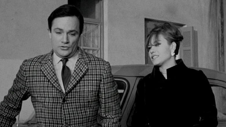 кадр из фильма Μίνι Φούστα Και Καράτε