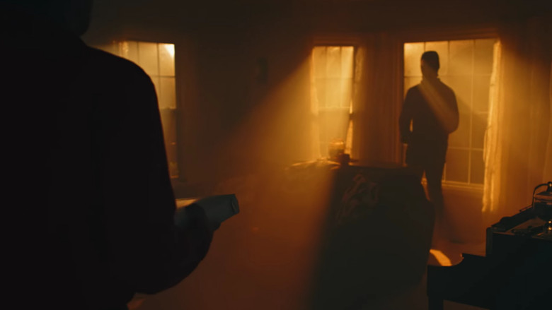 кадр из фильма When the Pizza Delivery Guy Walks in on a Robbery