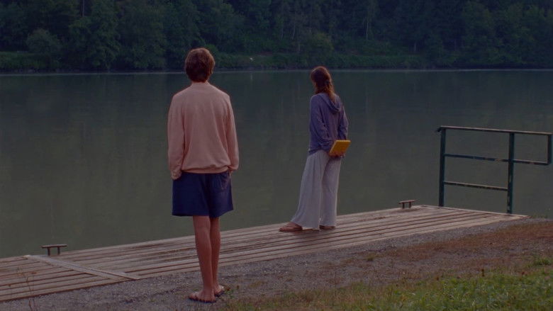 кадр из фильма Странная река