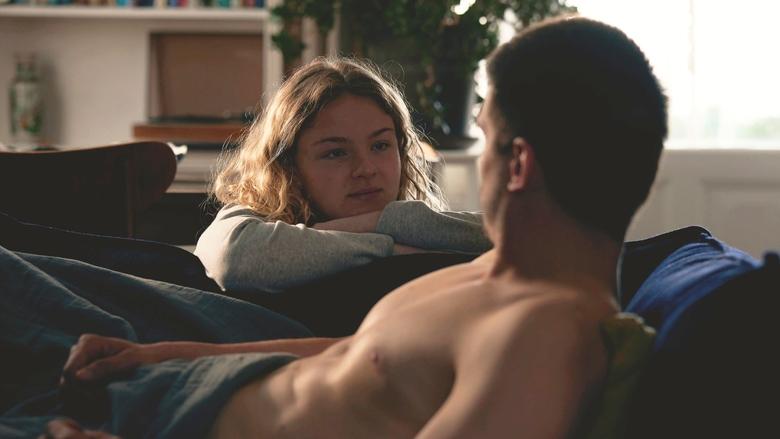 кадр из фильма Опасный незнакомец