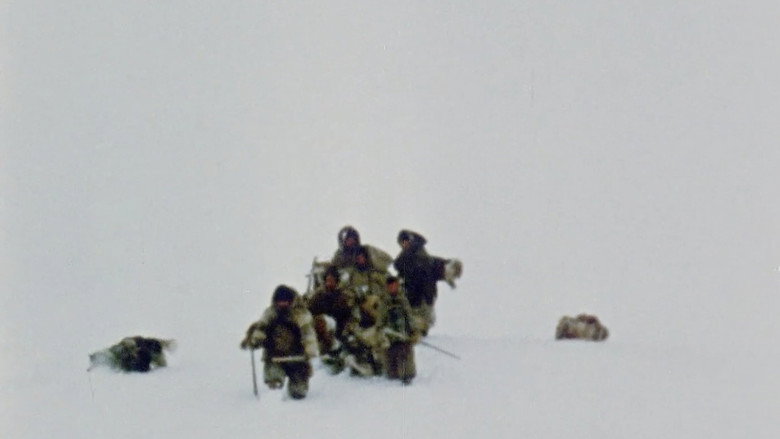 кадр из фильма Netsilik Eskimos, I: At the Autumn River Camp