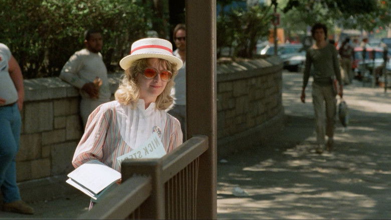 кадр из фильма Связи с общественностью