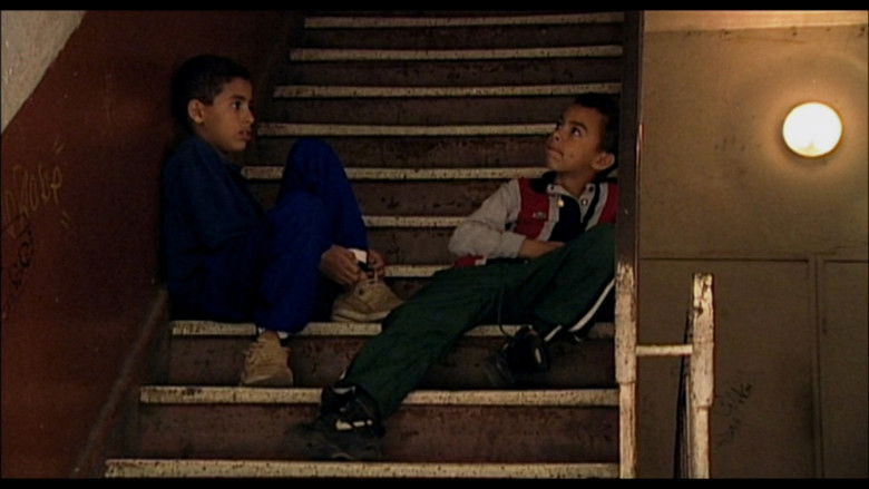 кадр из фильма Wesh wesh, qu'est-ce qui se passe?