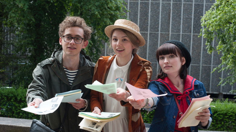 кадр из фильма Боже, помоги девушке