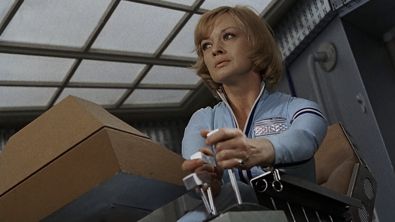 кадр из фильма В пыли звезд