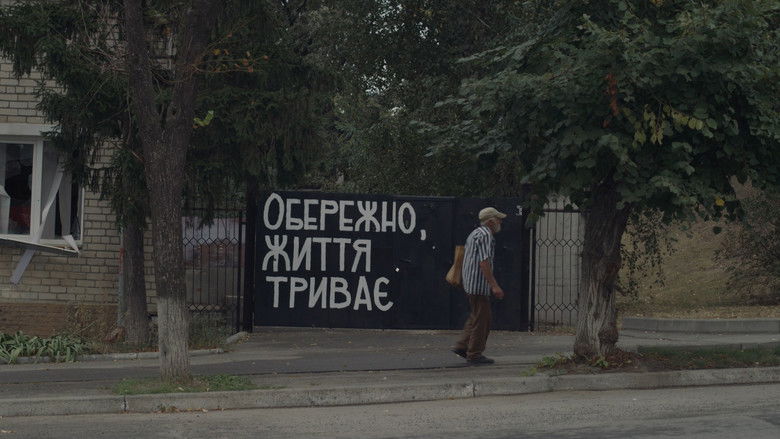 кадр из фильма Обережно! Життя триває