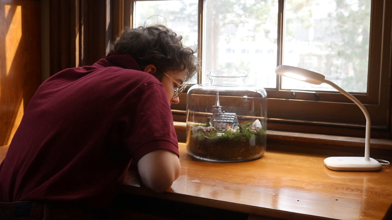 кадр из фильма Unboxing