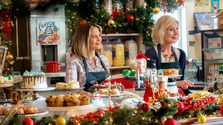 кадр из фильма Рождественский городок