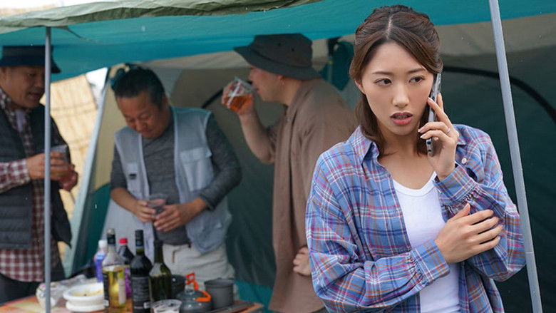 кадр из фильма 町内キャンプNTR テントの中で中出しされた妻の衝撃的寝取られ映像 竹内有紀