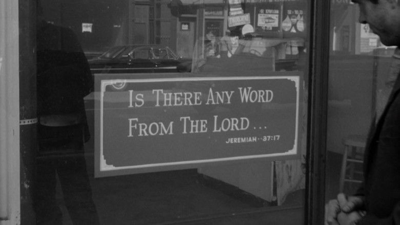 кадр из фильма Mickey One