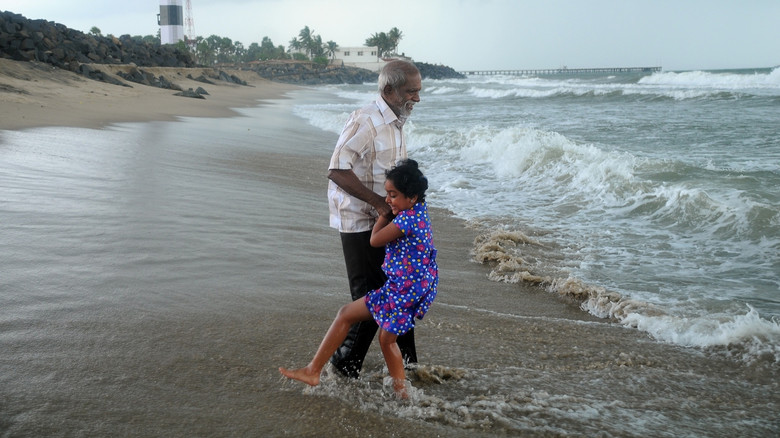 кадр из фильма ரேடியோப்பெட்டி