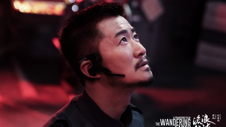 кадр из фильма Блуждающая Земля