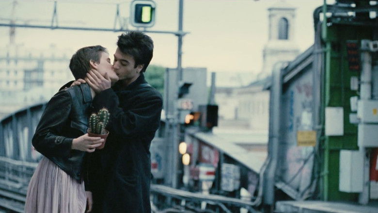 кадр из фильма Paris s'éveille