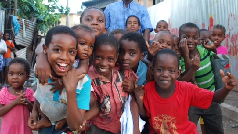 кадр из фильма Mayotte, l'enfance en danger