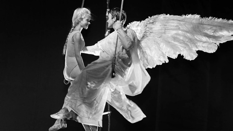 кадр из фильма Fifi la plume