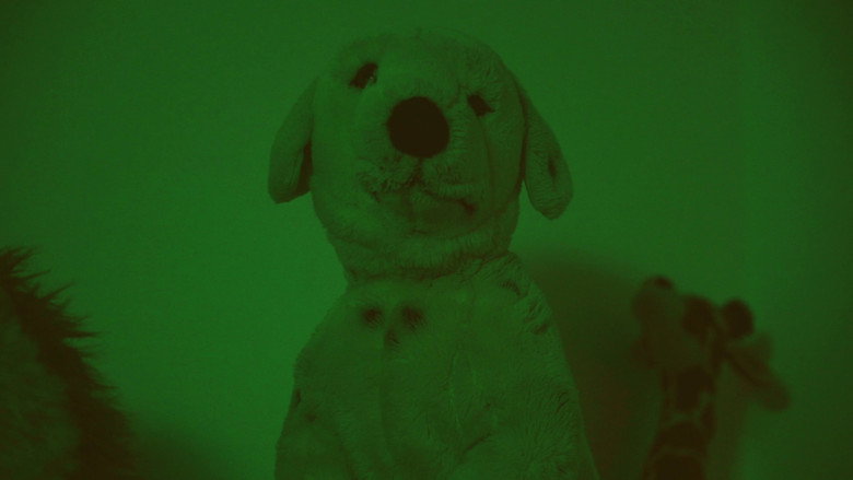 кадр из фильма How to Welcome a Stranger