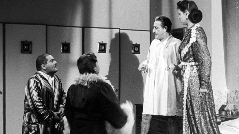 кадр из фильма Totò cerca casa