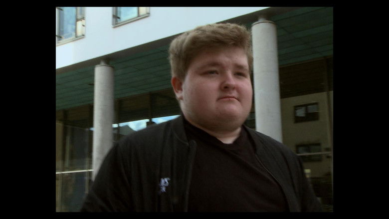 кадр из фильма Mentally Unavailable