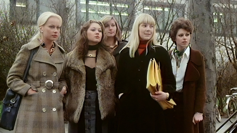 кадр из фильма Доклад о школьницах 10: Когда-нибудь это случается с каждой