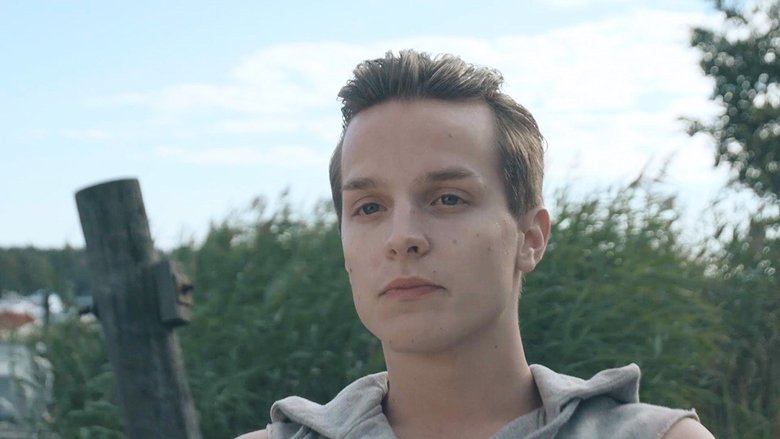 кадр из фильма Во дворе