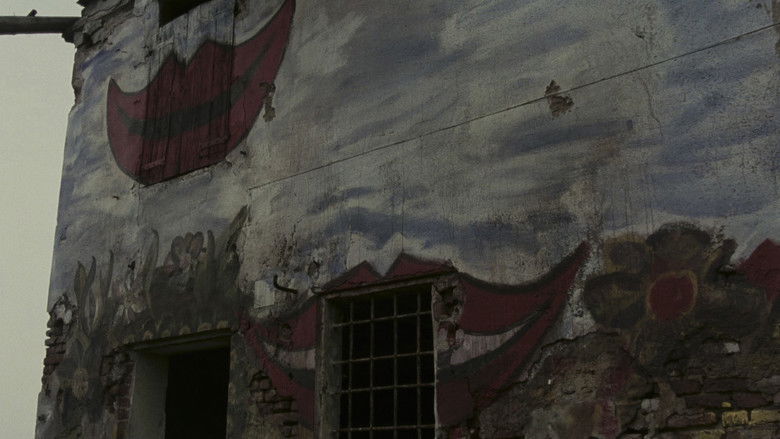 кадр из фильма Дом со смеющимися окнами