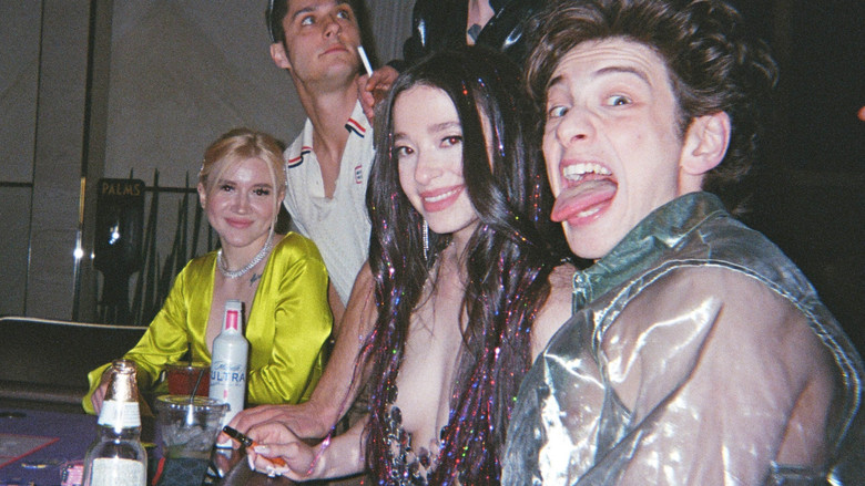 кадр из фильма Анора