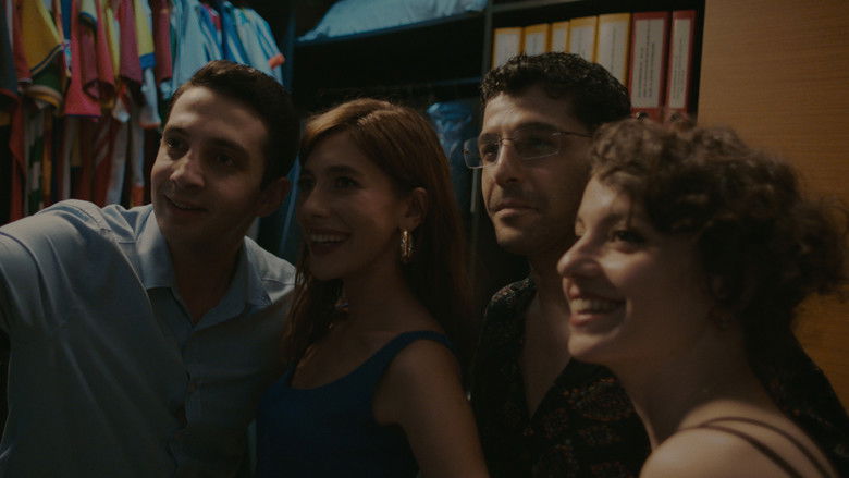 кадр из фильма En Güzel Cenaze Şarkıları