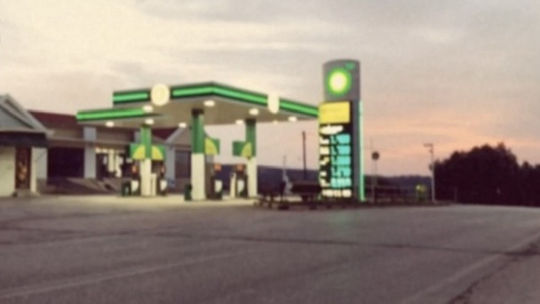 кадр из фильма Όταν κοιμάσαι ο κόσμος αδειάζει