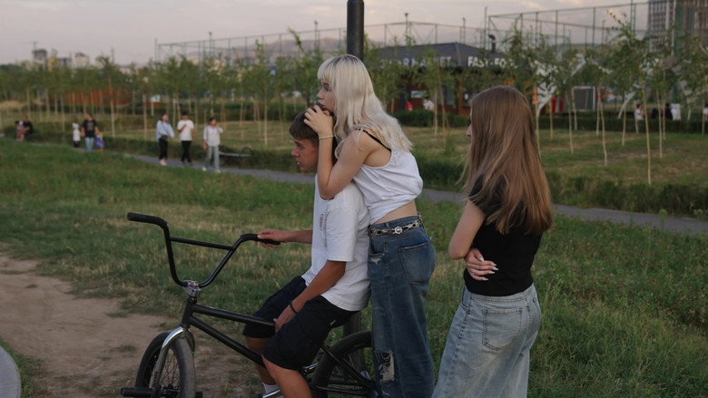 кадр из фильма Eine Tochter und zehn Söhne